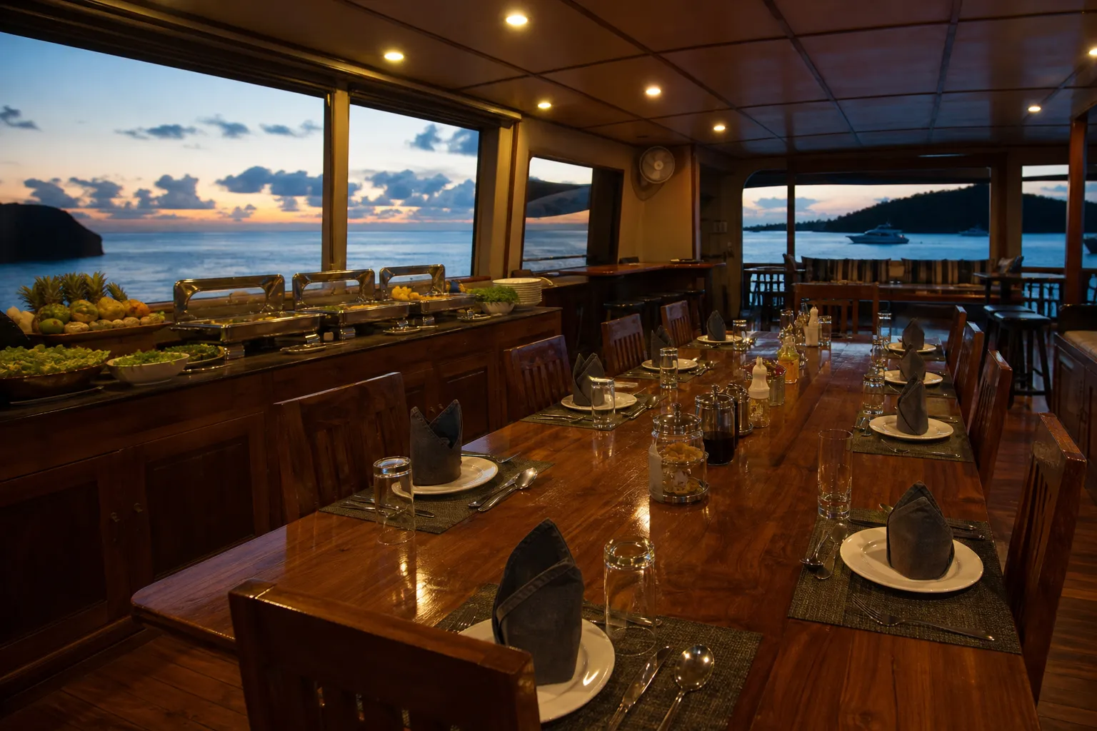 Comida en los cruceros de buceo y necesidades dietéticas: alergias, dietas veganas y cómo funciona realmente la comida a bordo (2026)